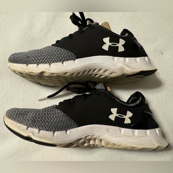 Under Armour Running Shoe Color Gray Black Size 8 - Picture 2 of 5
